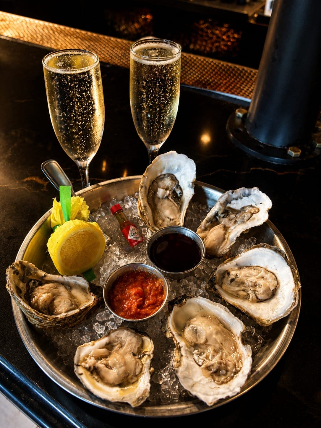 Prosecco and local oysters happy hour pairing at Will's & Bill's, Berwyn PA
